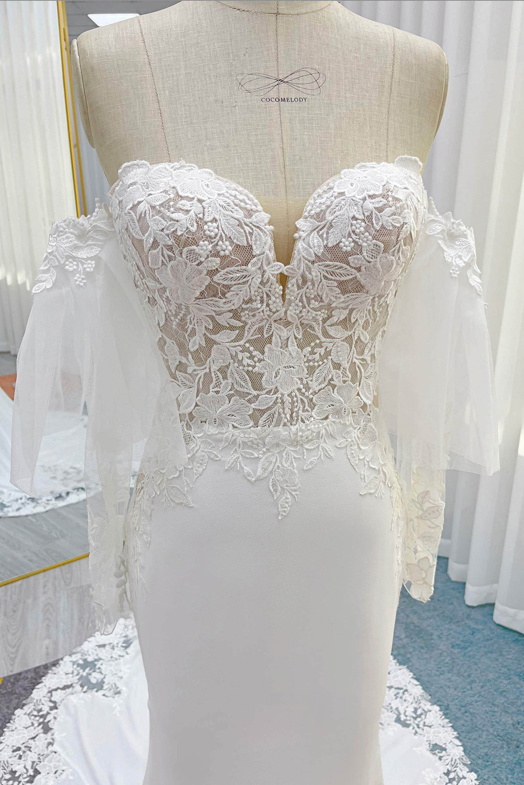 Trumpet-Mermaid Chapel Train Lace Luxuriant Satin Wedding Dress CW3248