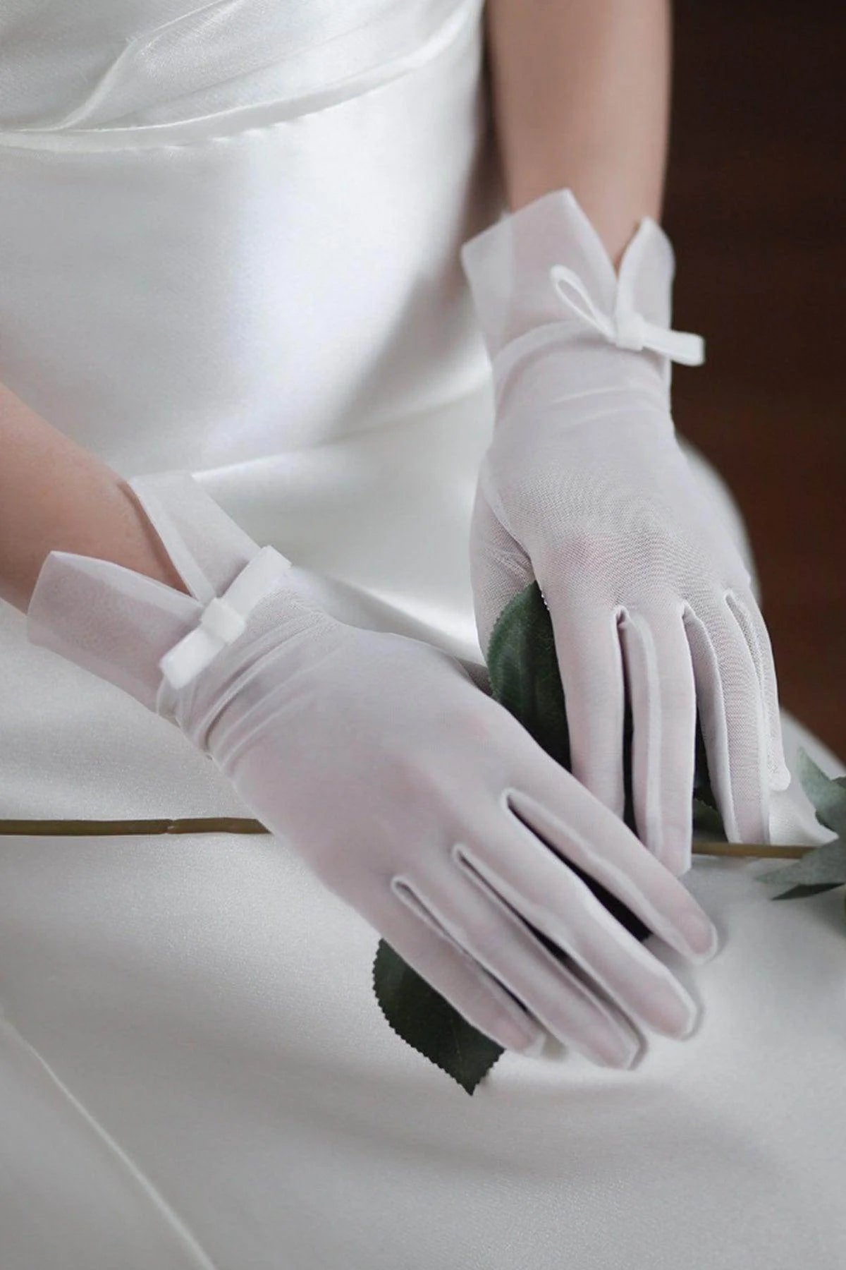 Fingertips Wrist Length Tulle Wedding Gloves CD0101
