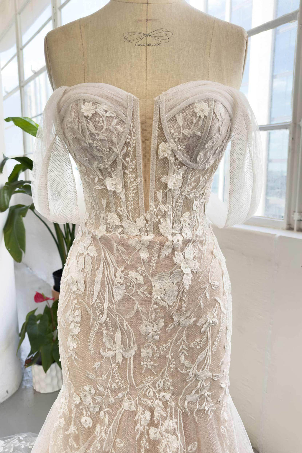 Trumpet-Mermaid Court Train Lace Tulle Wedding Dress CW2999