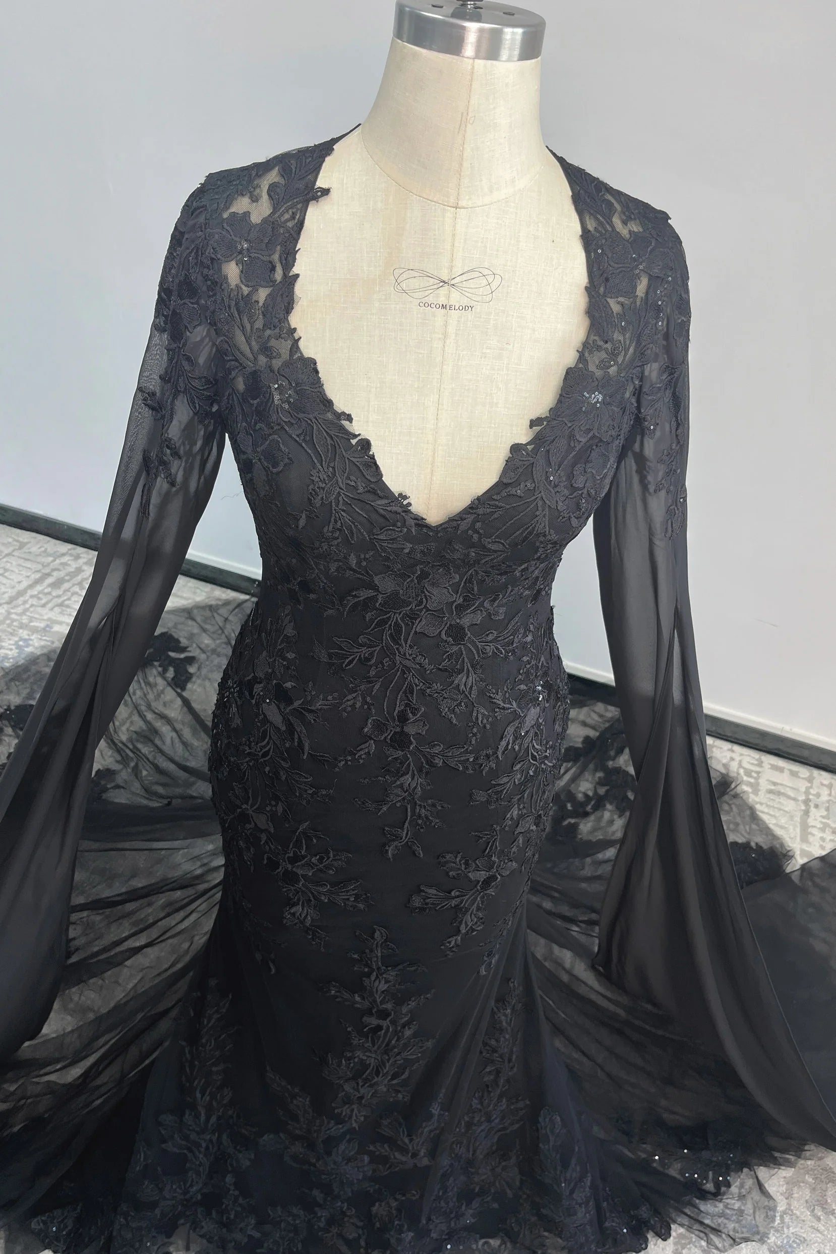 Trumpet-Mermaid Chapel Train Lace Tulle Wedding Dress CW3279