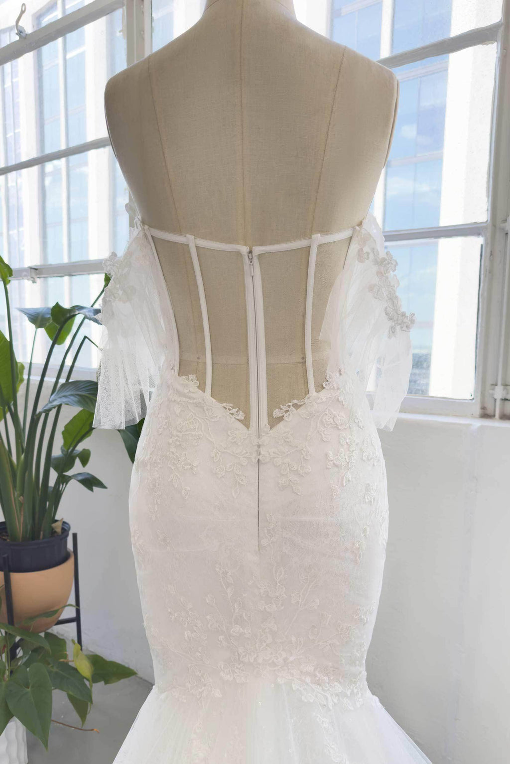 Trumpet-Mermaid Court Train Sparkle Tulle Wedding Dress CW2998