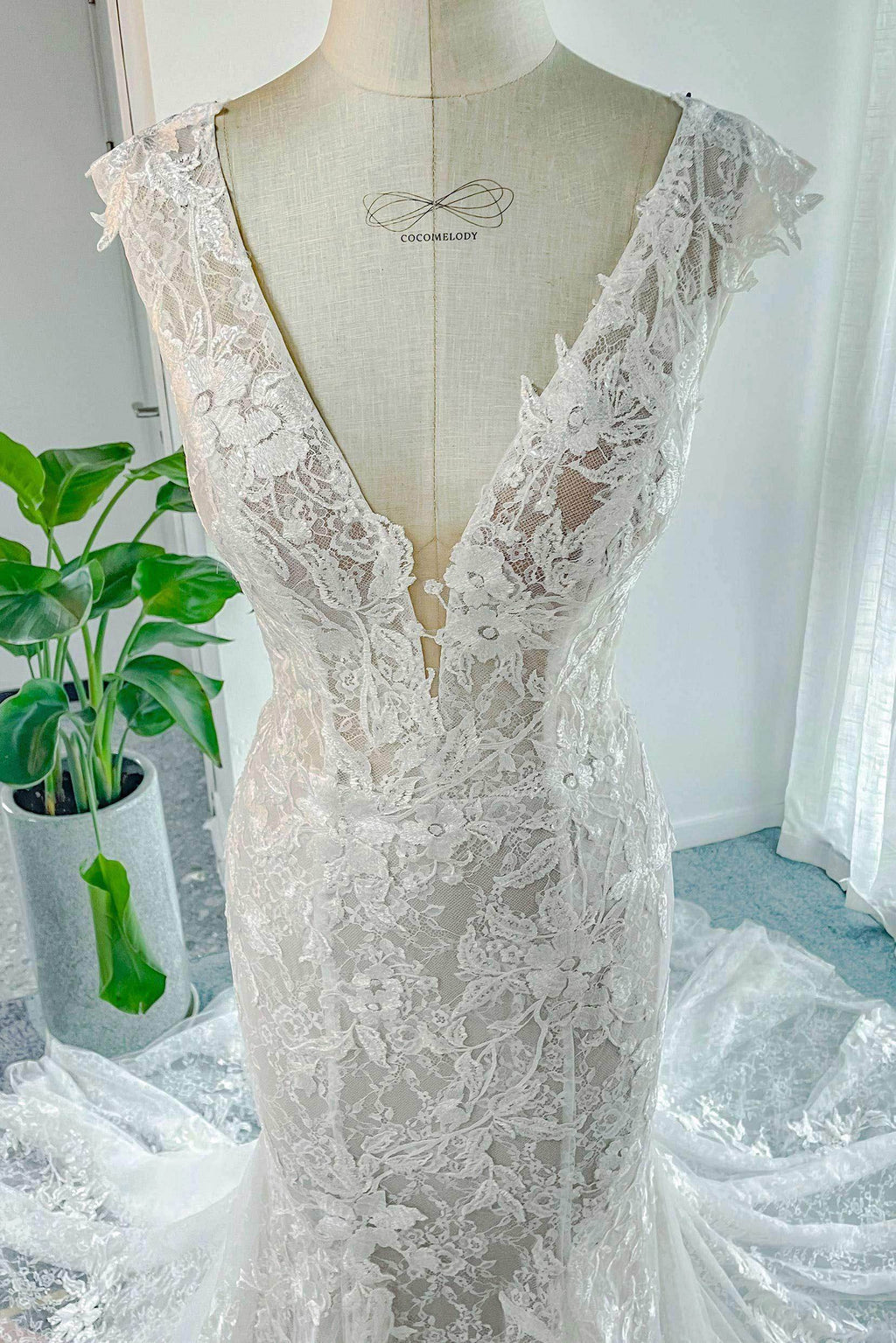 Trumpet-Mermaid Chapel Train Lace Tulle Wedding Dress CW3142